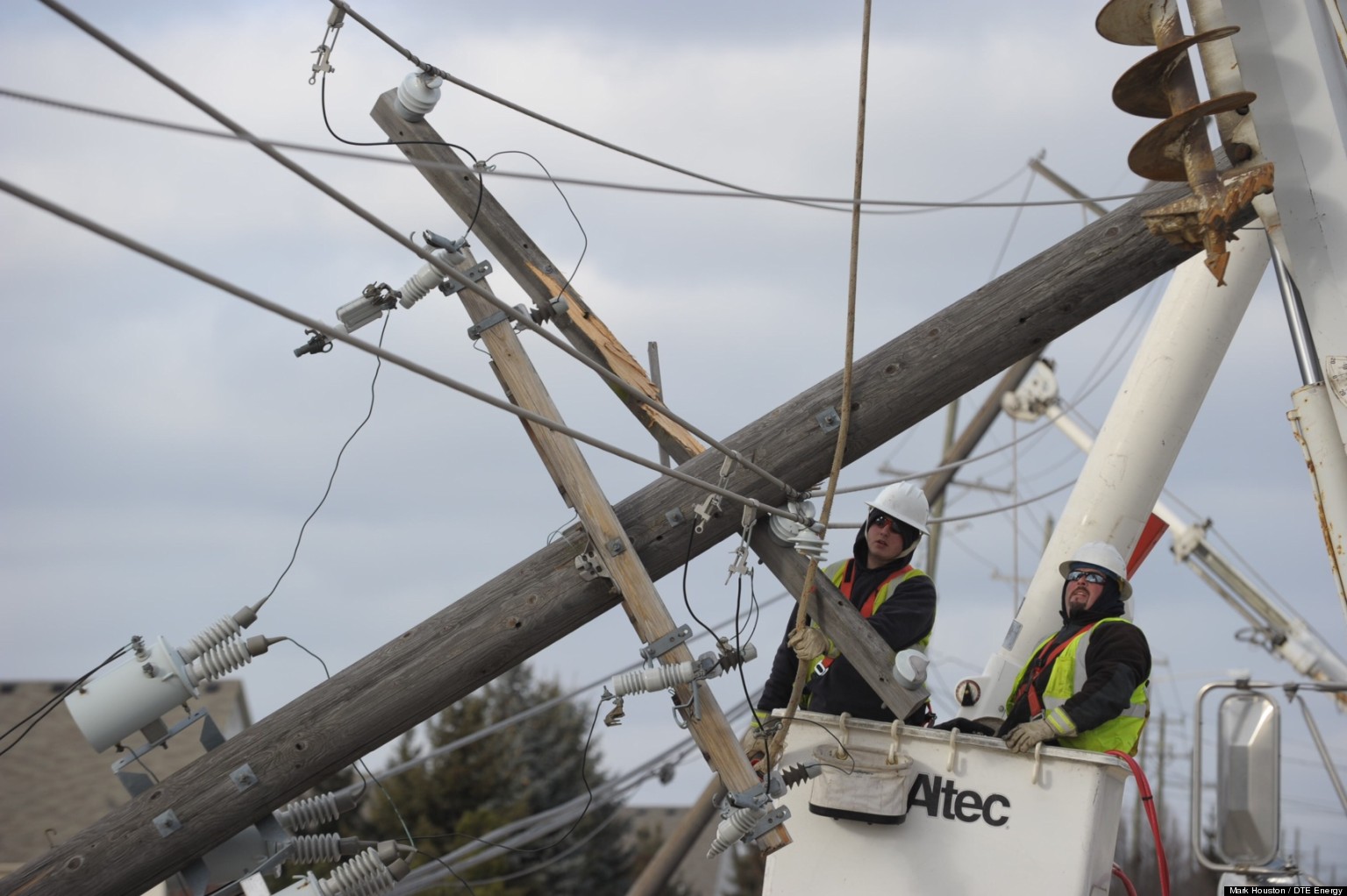 dte-energy-power-outage-affects-110-000-in-southeast-michigan-due-to