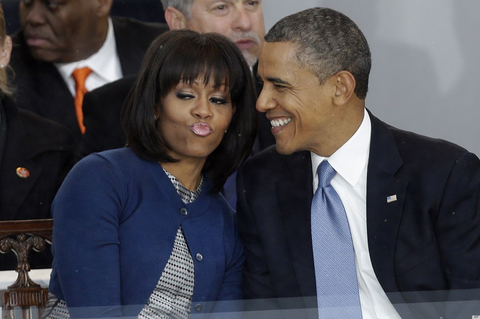 Obamas' Inauguration Kiss Captured By Sasha & Malia On Cell Phones (PHOTOS) | HuffPost