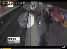 Policía salva a mujer en metro de Madrid
