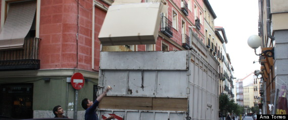 Dos Chicos Recogen Cartn