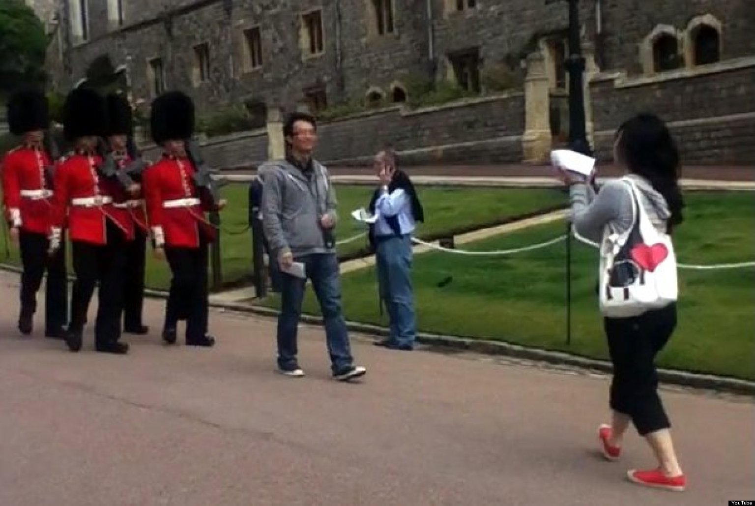 Don't Mess With The Queen's Guard! (VIDEO) HuffPost UK