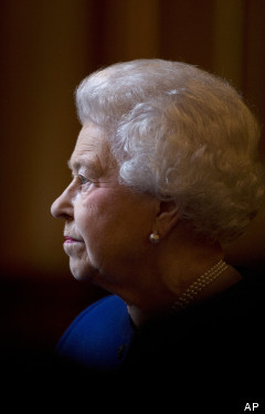  <HH--PHOTO--QUEEN--960726--HH>