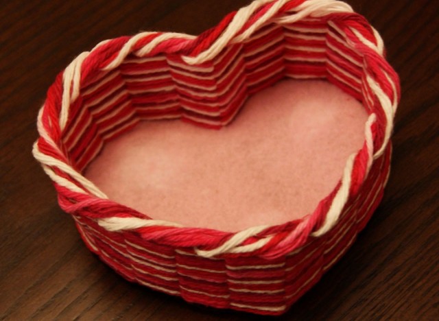 Valentine's Day Craft: Make A Heart-Shaped Yarn Basket To Hold The ...