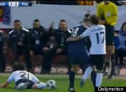 MIRA: Ibrahimovic casi rompe a Guardado (VIDEO)