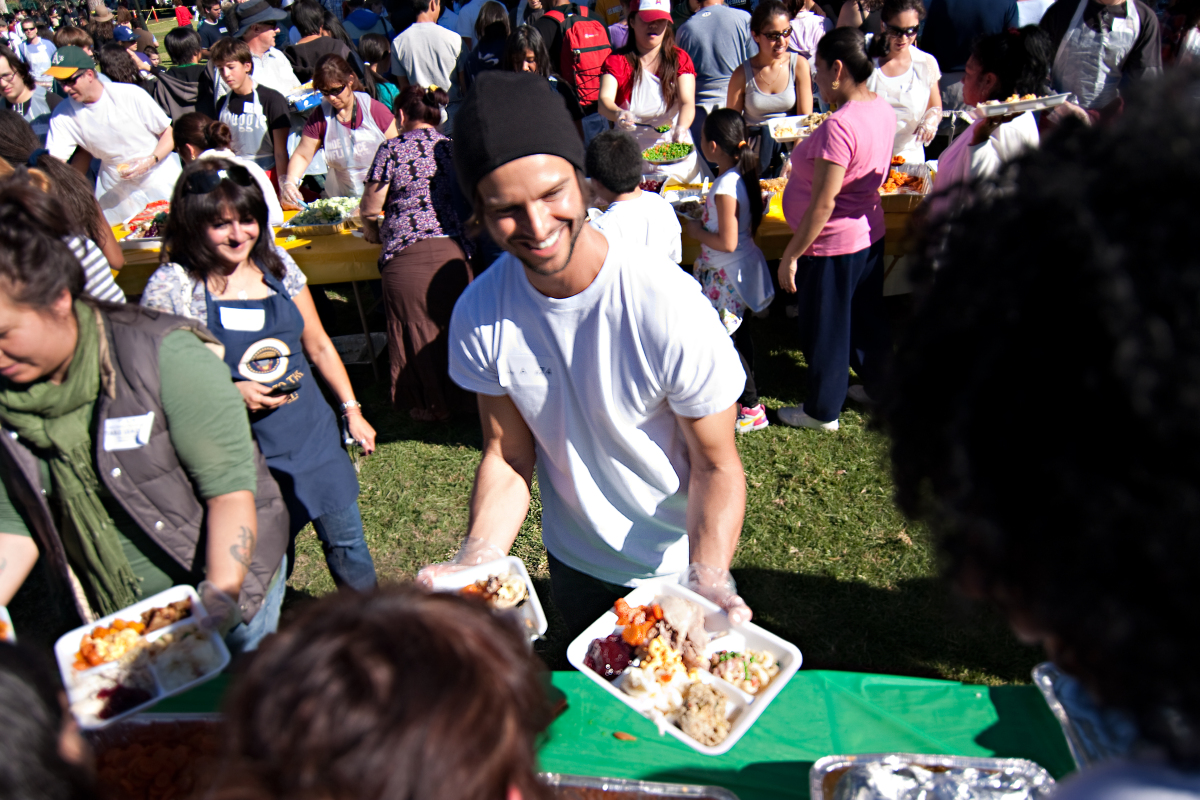 Thanksgiving Volunteering In LA: Serve Dinner To The Homeless, Cook An ...