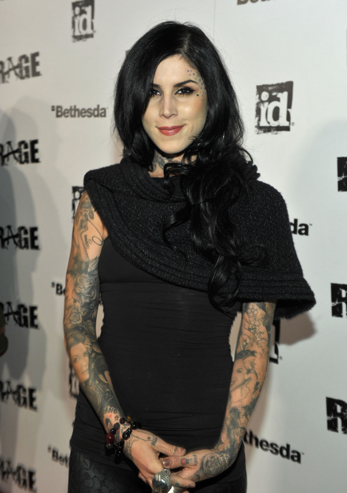 Kat Von D Wears Two Different Colored Shoes (PHOTOS, POLL) | HuffPost