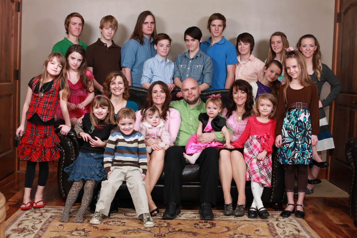 Man marries twin sisters and their cousin. Have 24 children | NeoGAF