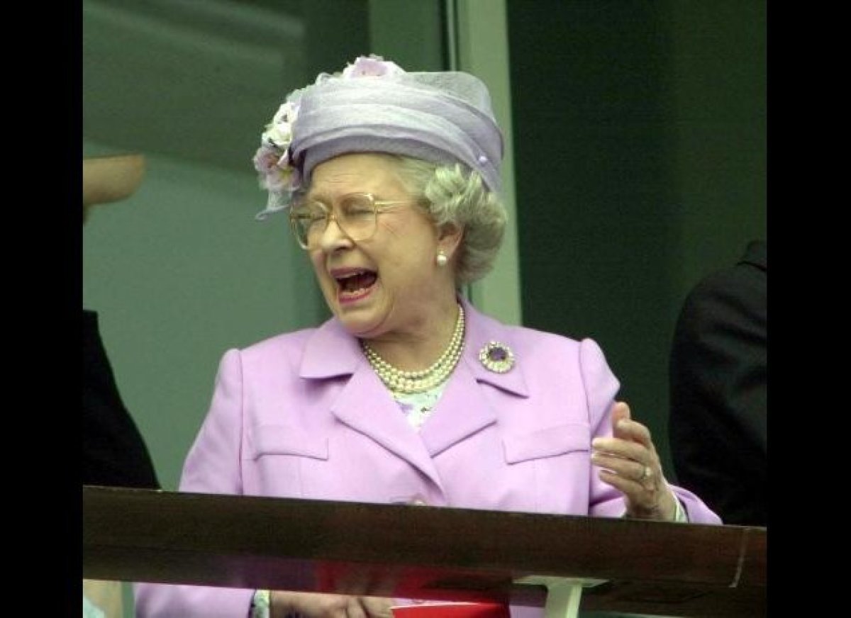 Her Royal Hilariousness: 30 Funny Pictures Of The Queen (PHOTOS ...