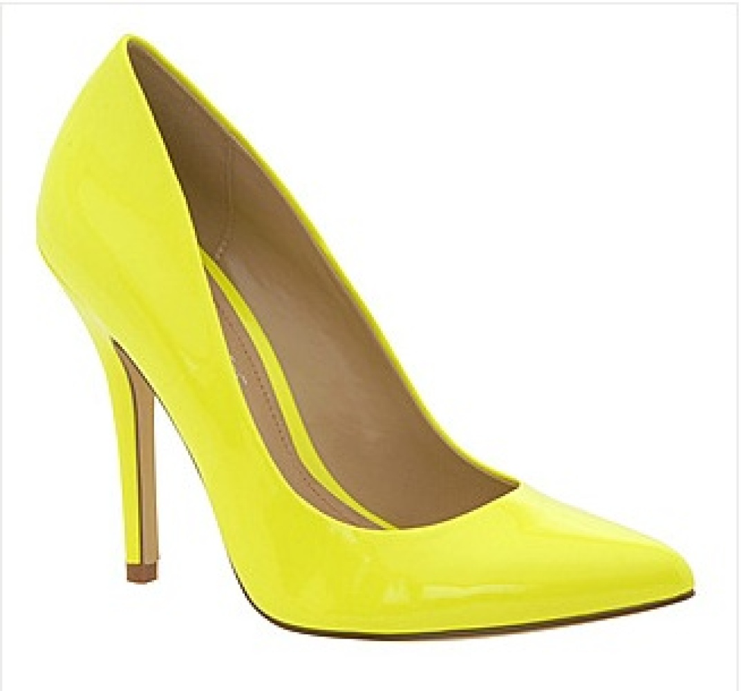 Elle Macpherson Pops With Neon Pumps (PHOTO) | HuffPost