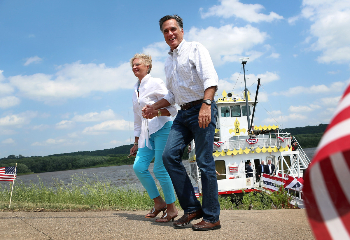 Ann Romney Dons Colored Jeans, Trendy Hairdo In Iowa (PHOTOS) | HuffPost