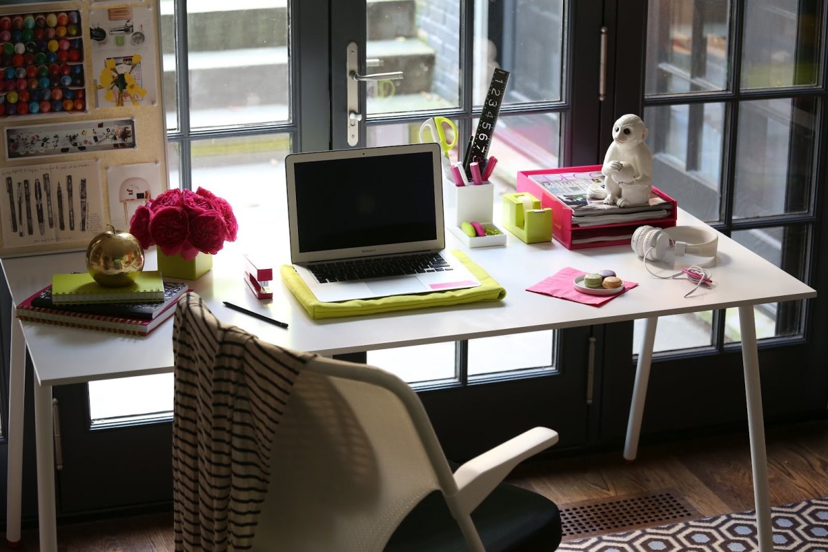 Office Decor: 8 Awesome And Unusual Desks (PHOTOS) | HuffPost