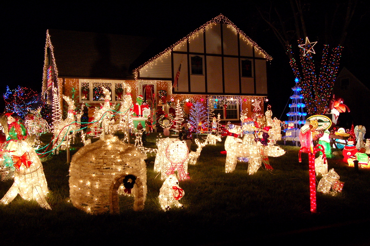 News Snippets: Christmas Decoration Overdone: 10 Photo's Of Tacky ...