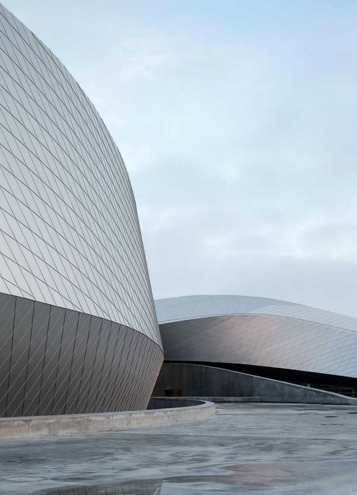 'The Blue Planet' Aquarium Designed To Resemble A Wave (VIDEO ...