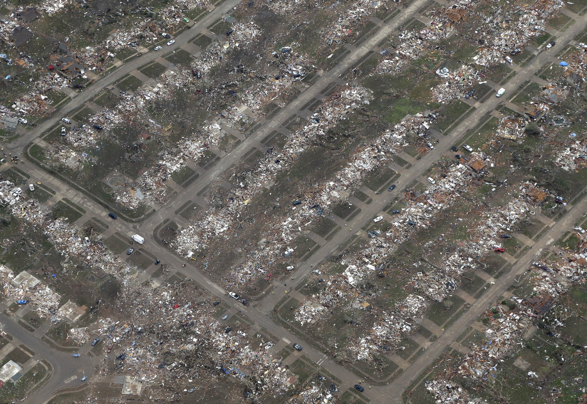 Moore Tornado Pictures Show 'Complete Devastation' | HuffPost