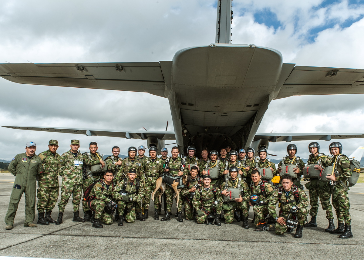 Belgian Shepherd Jany Parachutes With Colombian Anti-Terrorism Squad ...