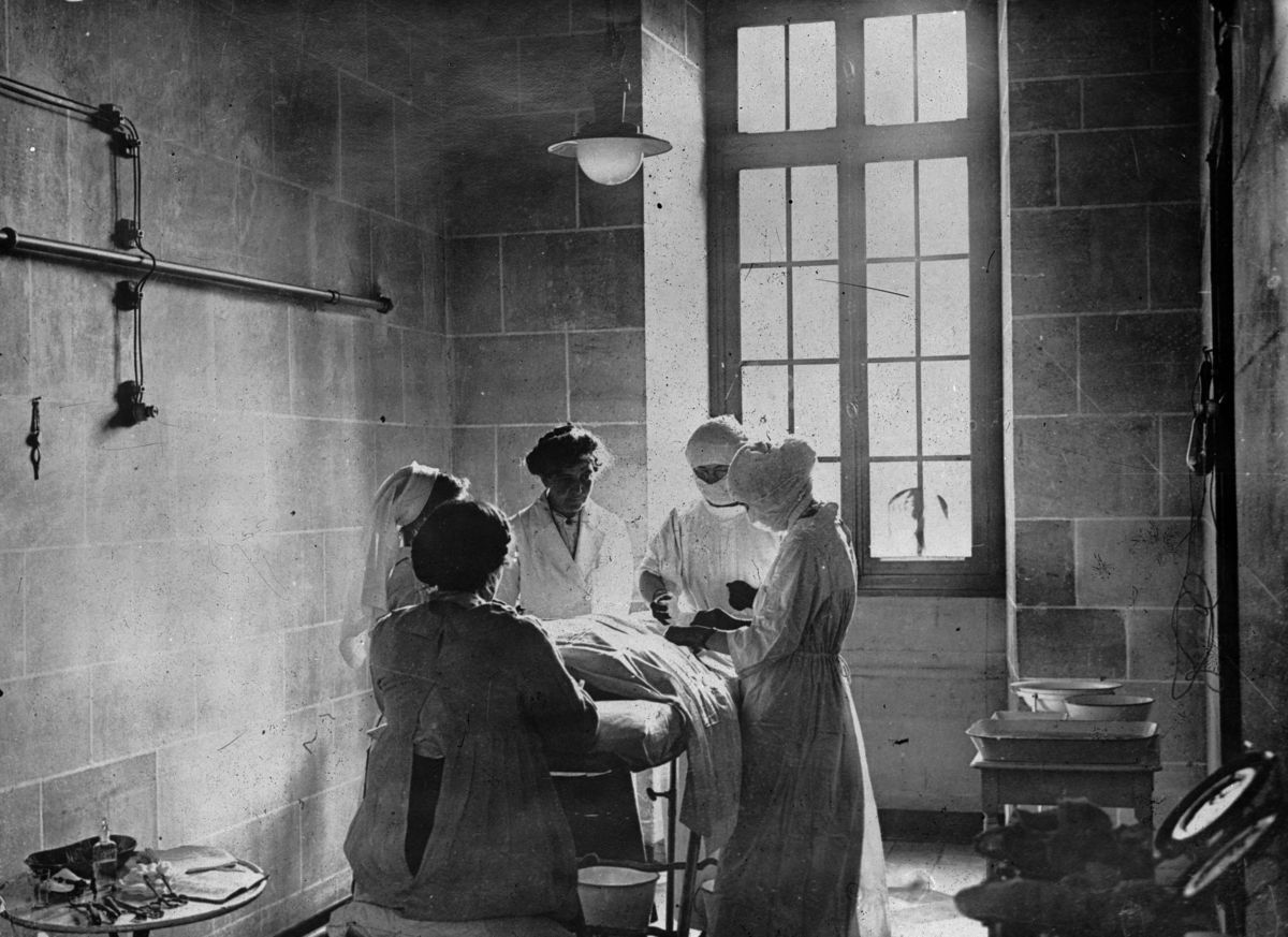 Госпиталь картинки. Лазареты первой мировой войны. Госпиталь первой мировой войны. Военный госпиталь первая мировая. Госпиталь 1 мировой войны Франции.