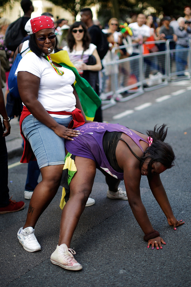 Police Hold Dance-Off During Notting Hill Carnival (VIDEO) | HuffPost