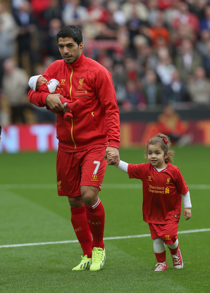 Luis Suarez Brought A Newborn Baby Onto Field Before Liverpool Played ...