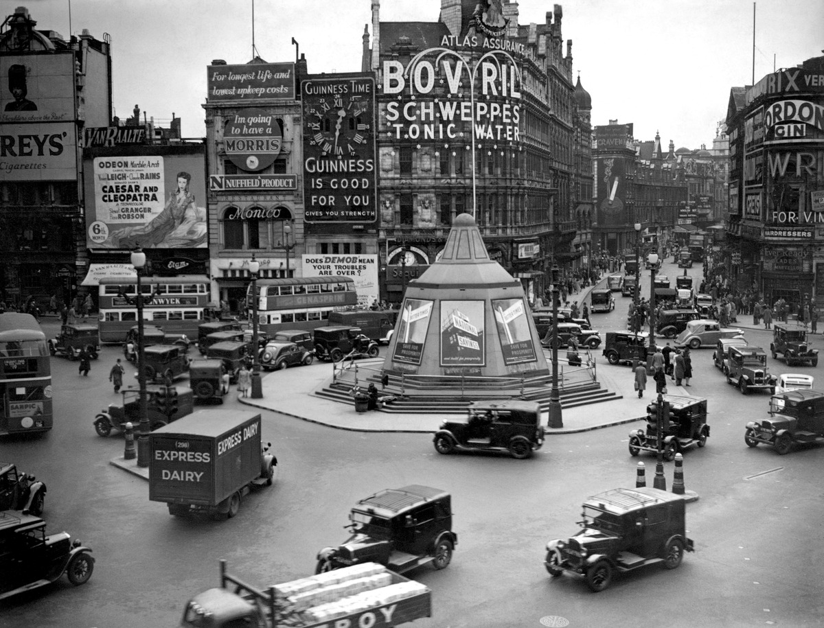 The Extraordinary Transformation Of Piccadilly Circus In Historical ...