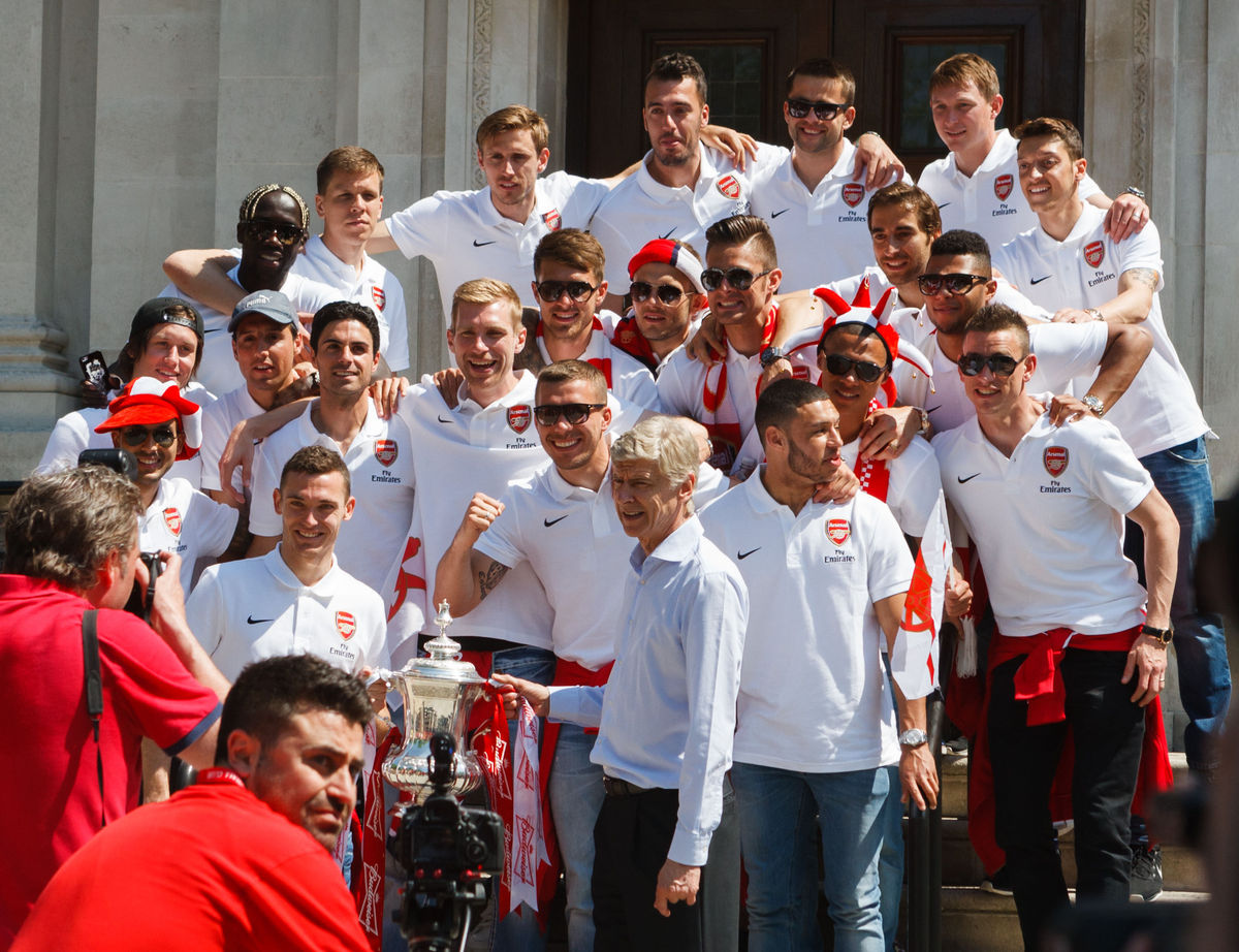 Arsenal Shows Off FA Cup During Winners Parade (PICTURES) | HuffPost UK