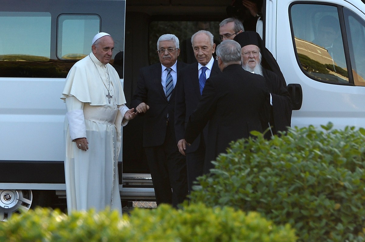 Pope Francis Calls Israel And Palestine Presidents In Plea For Gaza ...