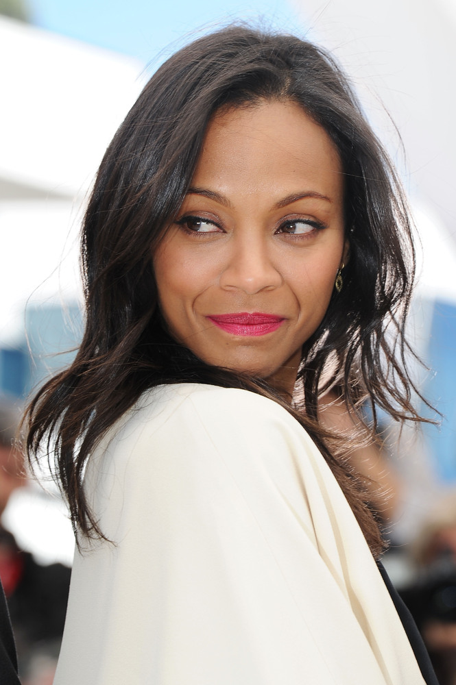 Zoe Saldana Knows How To Nail The Perfect Red Lip | HuffPost