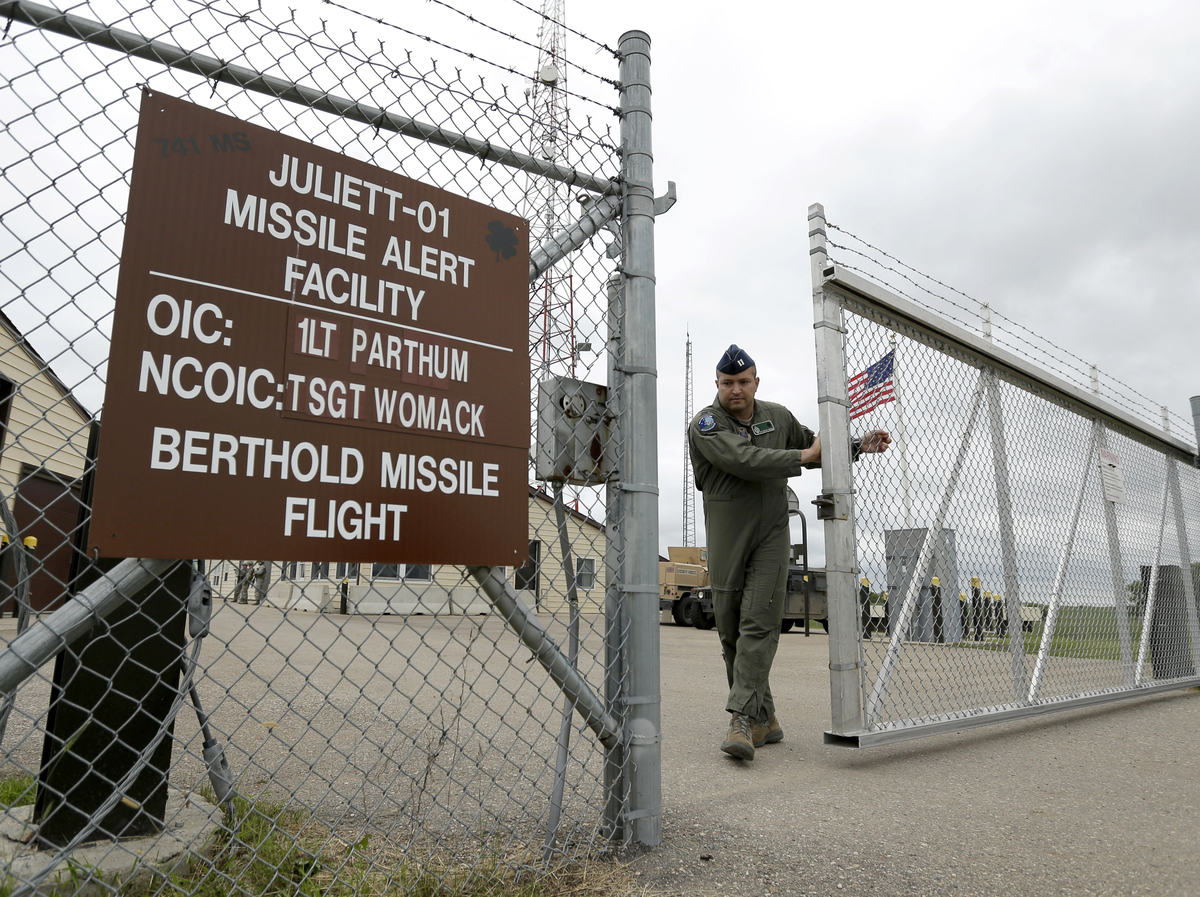 11 Incredible Images Of America's Ageing Minuteman 3 Missile Silos ...