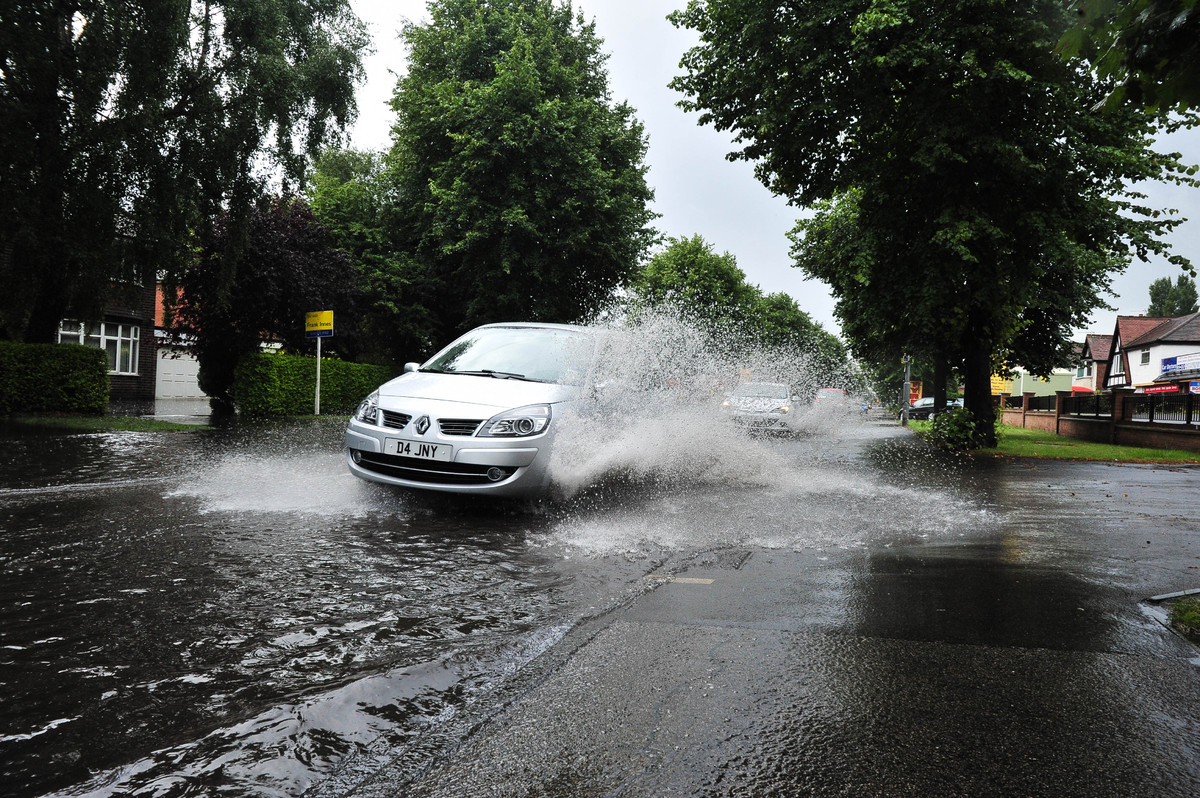 12 Underwhelming Images Of Cars Driving Through Puddles During ...