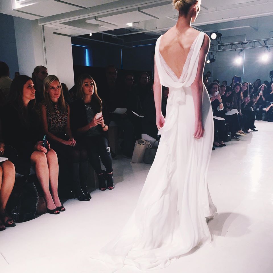 22 vestidos que lucen aún mejor de espalda! 17