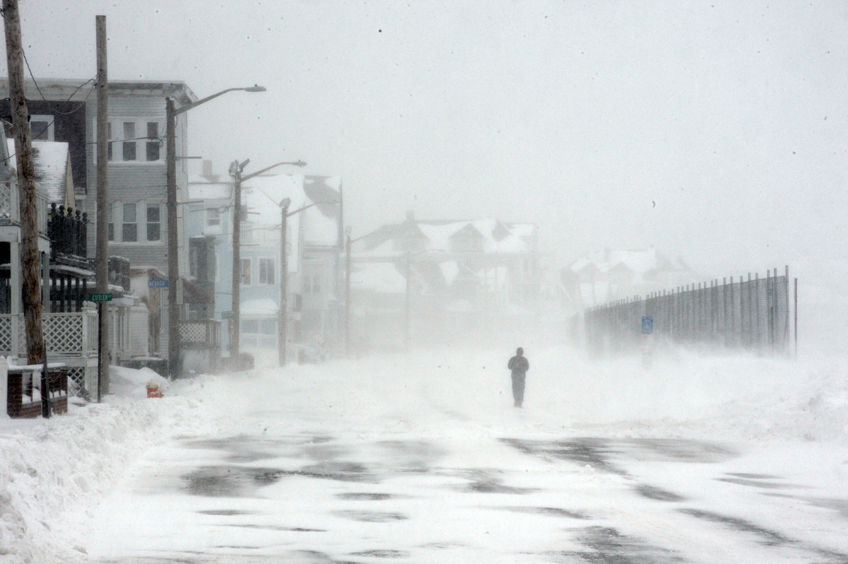 Снег метель. Сильная метель. Репортаж из снежной бури. Чс снежная буря в городе. Снежный буран в сша.