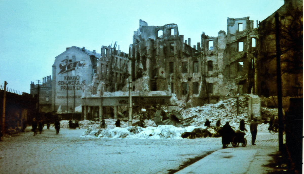 Dresden Bombing Anniversary Photos Contrast 1945 Devastation With 70 ...