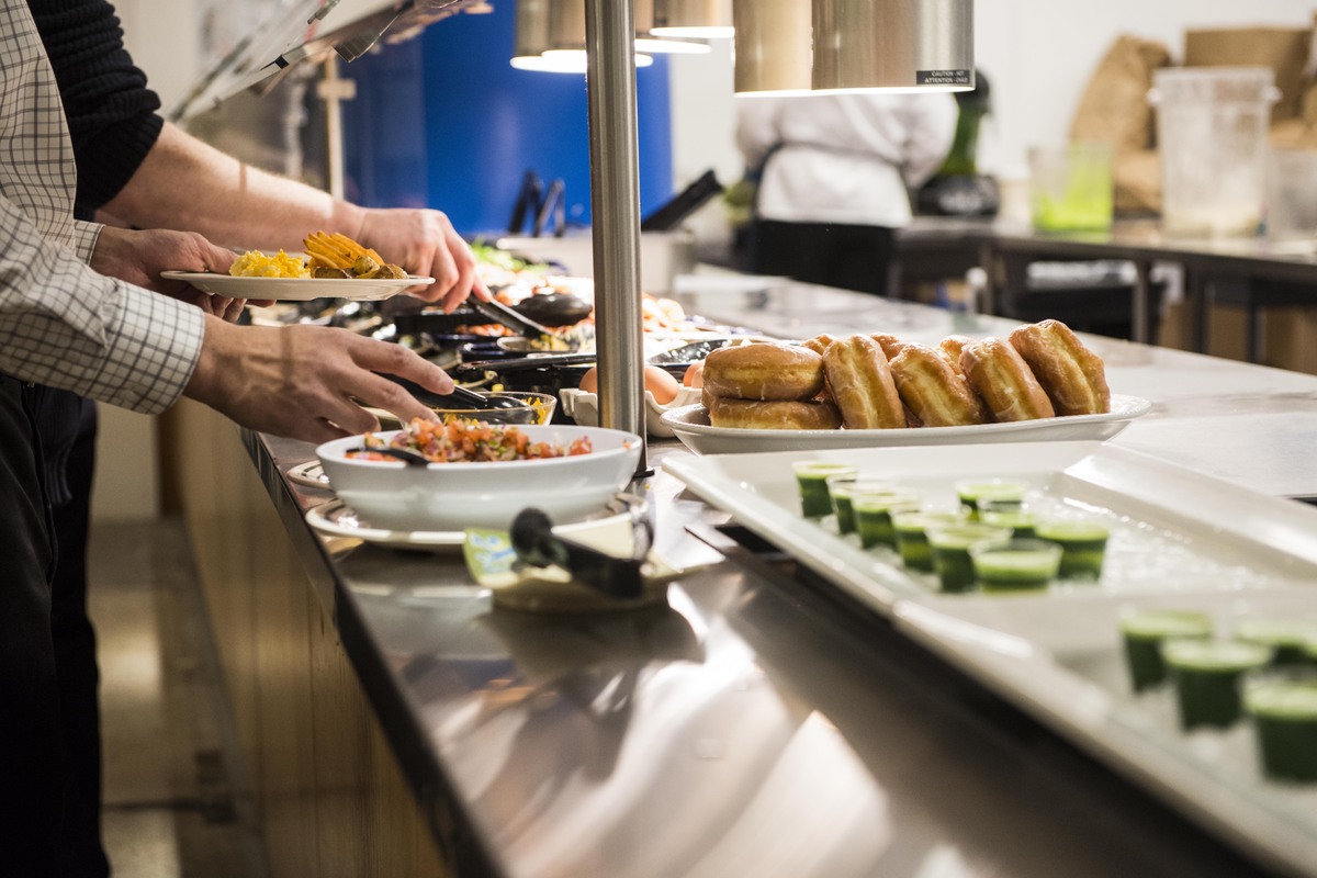 An Exclusive Look Inside Facebook's Magnificent New York Cafeteria |  HuffPost Life