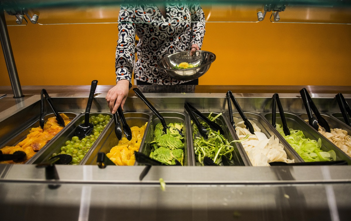 An Exclusive Look Inside Facebook's Magnificent New York Cafeteria |  HuffPost Life