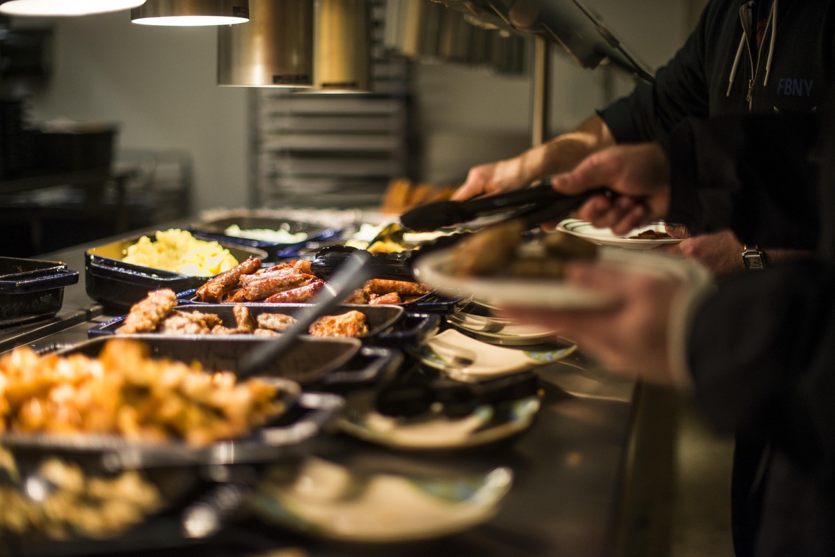 An Exclusive Look Inside Facebook's Magnificent New York Cafeteria |  HuffPost Life