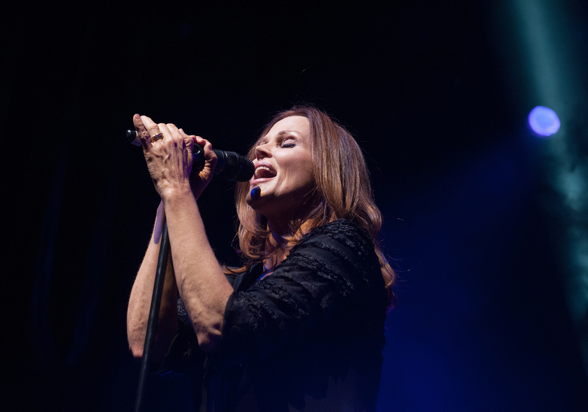 The Terrifying Warning That Helped Pull Belinda Carlisle Out Of ...