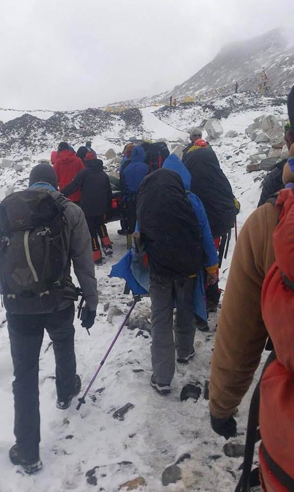 Nepal Earthquake Video Shows Moment Mount Everest Avalanche Has ...