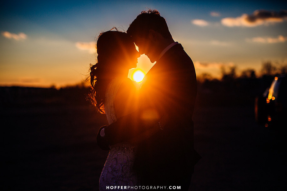 22 Sunset Wedding Photos That Prove Mother Nature Is The Best Backdrop ...