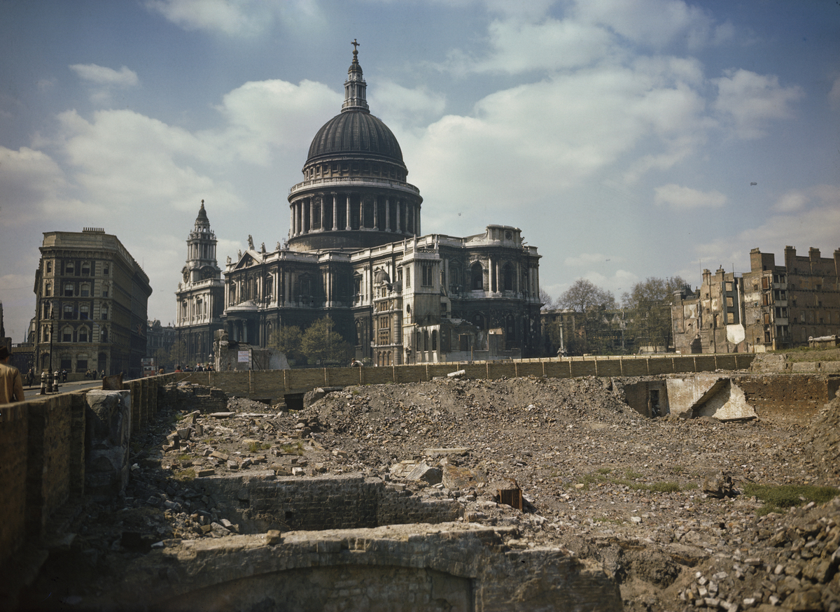 Incredible Color Photos Give A Rare Look At London During The Blitz ...