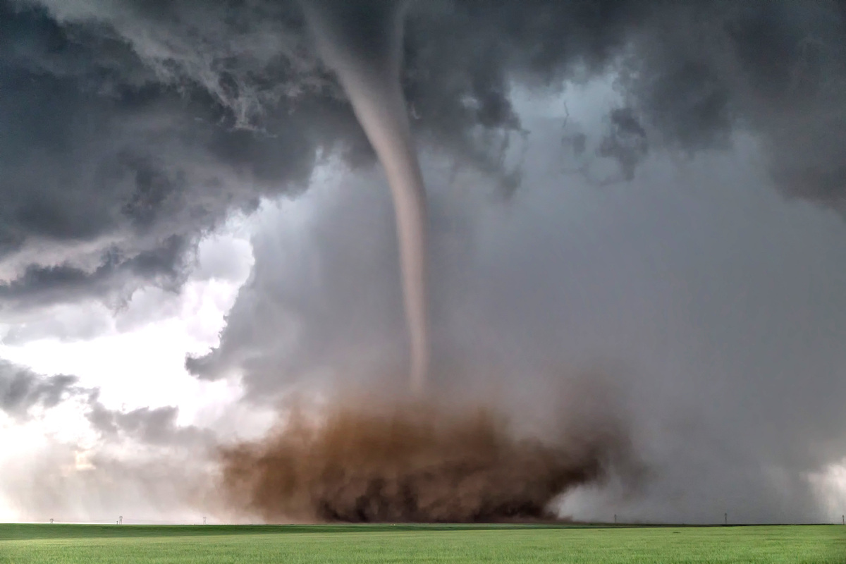 Storm Chasing Photographer Witnesses 14 Spectacular Twisters In One ...