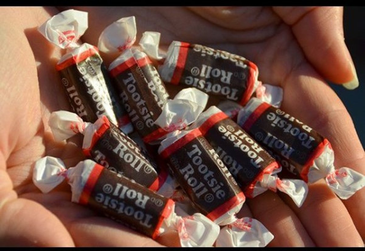 What 200 Cals Of Your Favorite Halloween Candy Looks Like | HuffPost