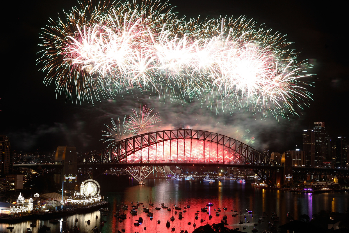 New Year's Celebrations Hit London As The Capital Welcomes In 2016 ...