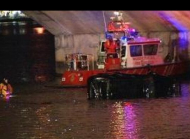 suv falls off memorial bridge