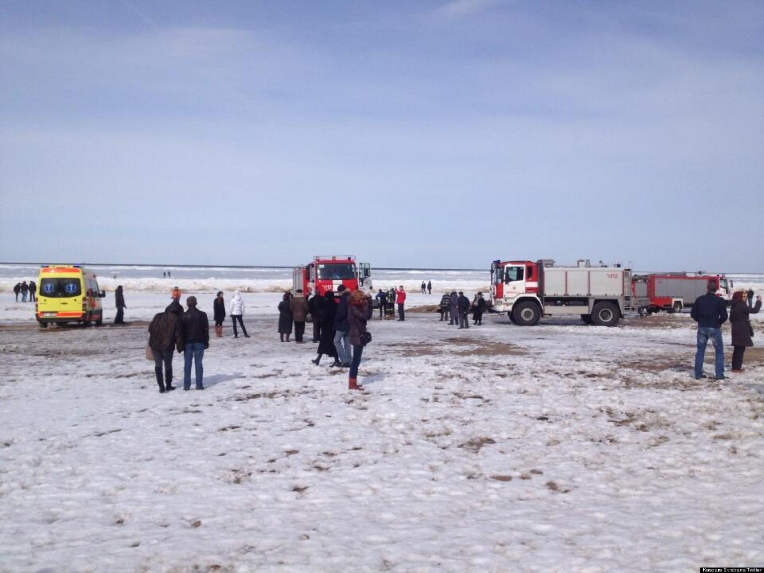 Hundreds Stranded On Drifting Ice Floes In Latvia Rescued (PHOTO ...