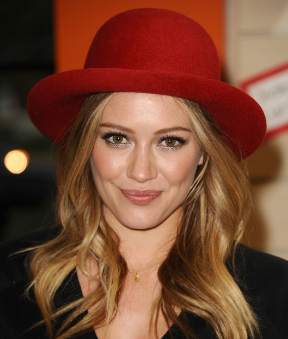 hilary duff red hat