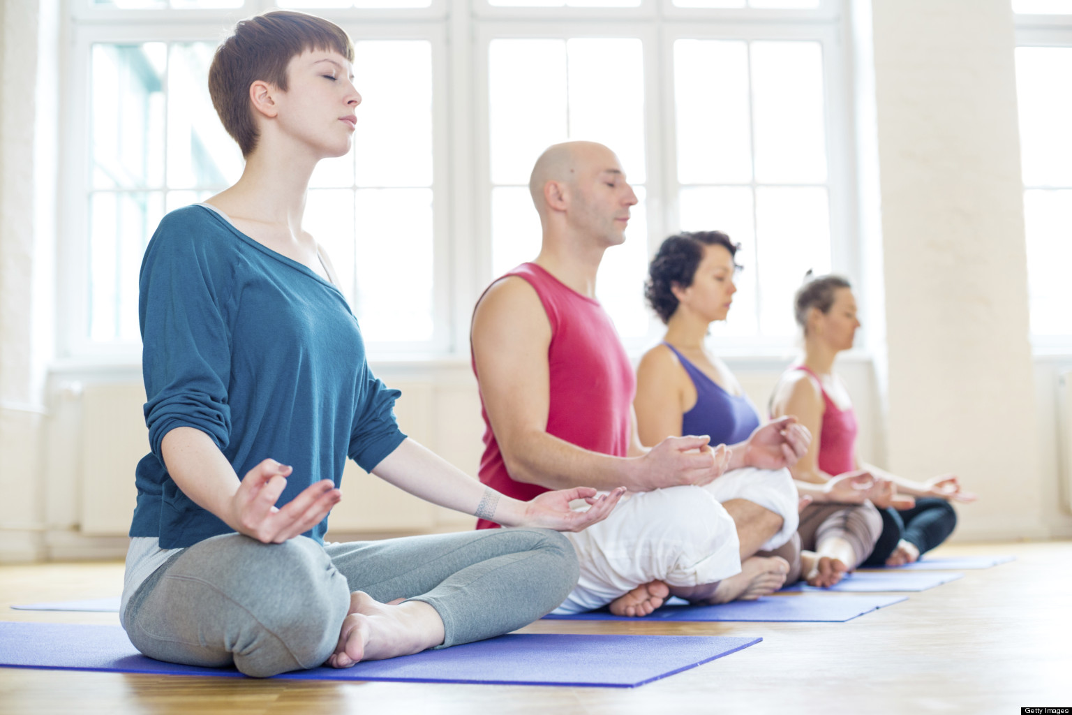 Час тренинг. Медитация спина к спине. Meditation class. Медитация боль в спине. Болит спина в медитации.