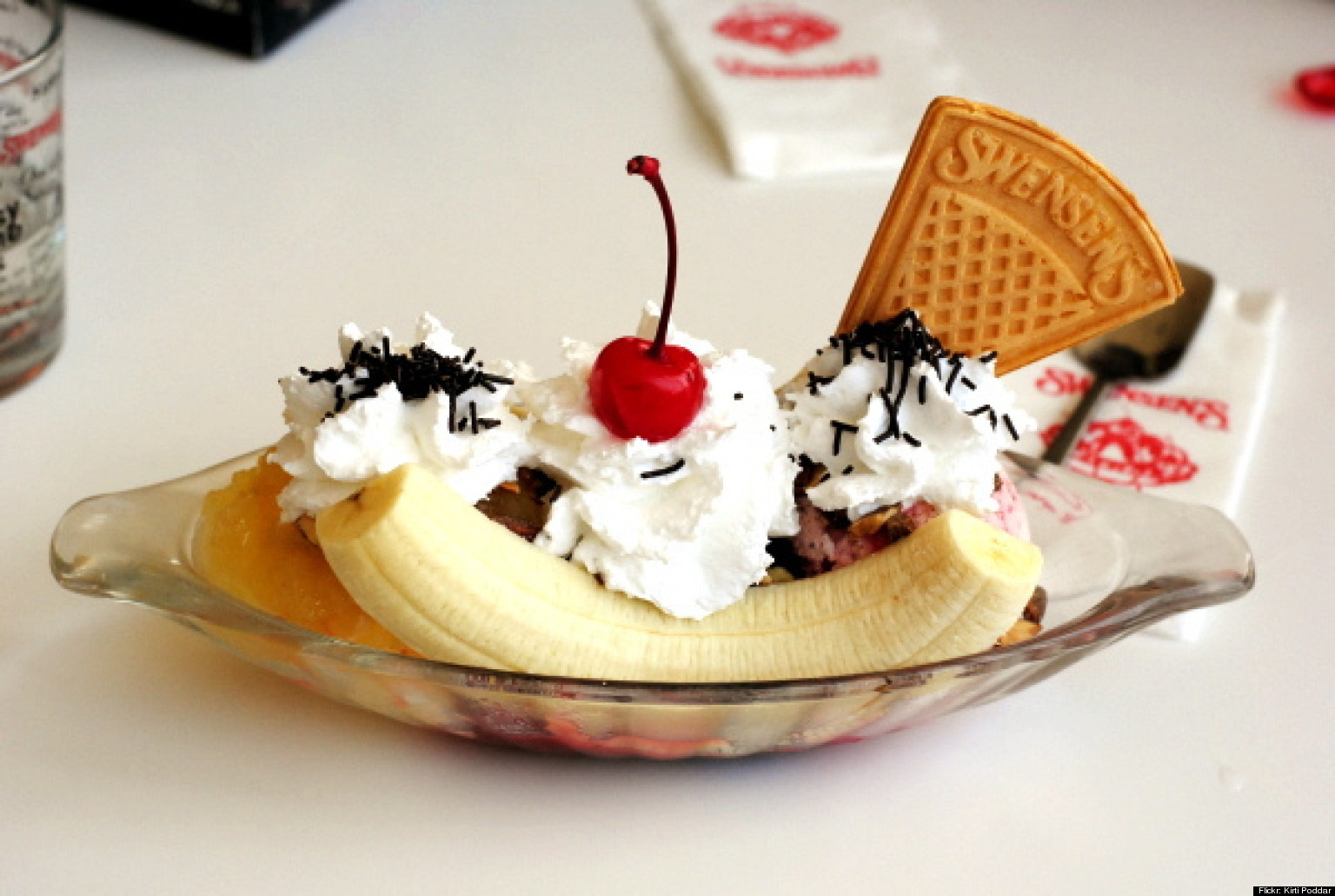 Десерты с мороженым похожие на банана сплит