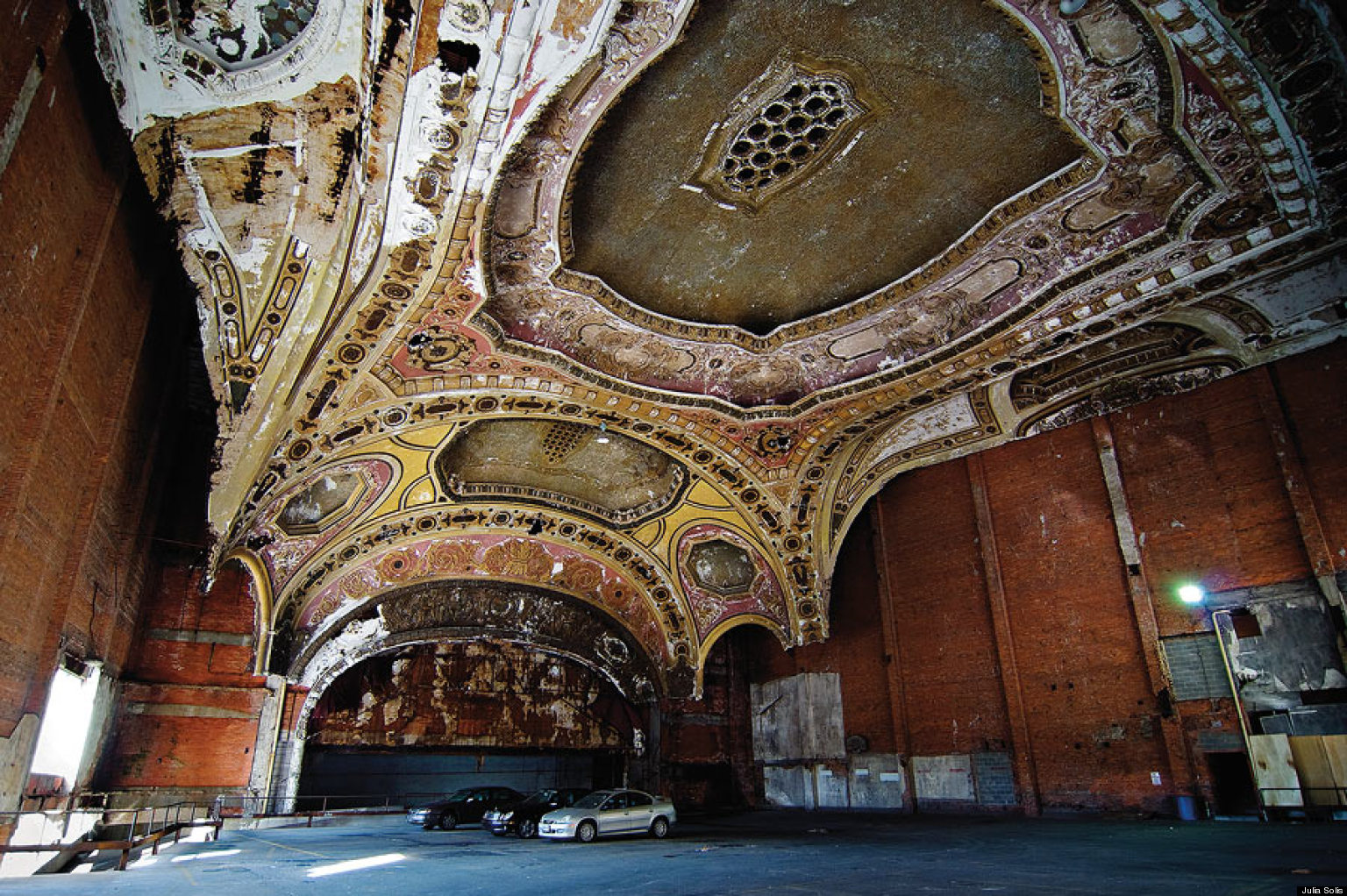 Abandoned Theaters Full Of Stunning Drama In 'Stages Of Decay' By Julia ...