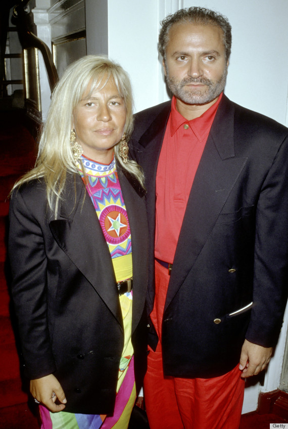 Nada natural! Veja mudanças no rosto de Donatella Versace