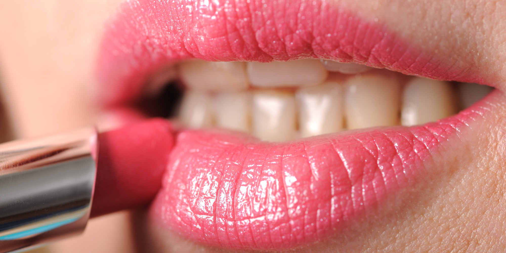 The Lipstick Effect - How Recessions Reveal Female Mating Strategy ...