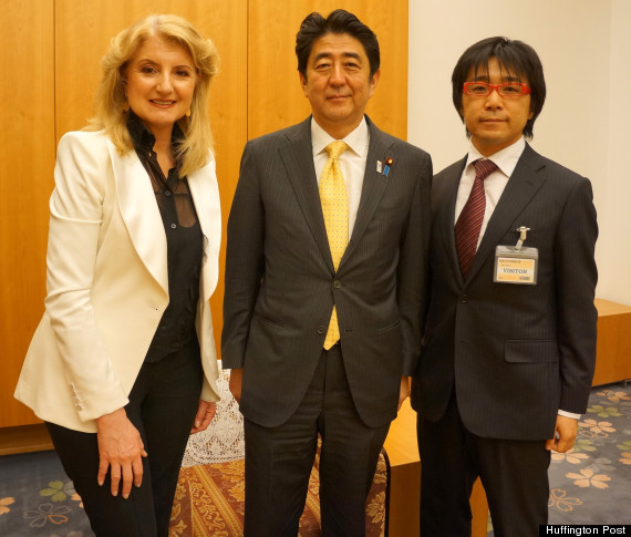 arianna huffington and shinzo abe